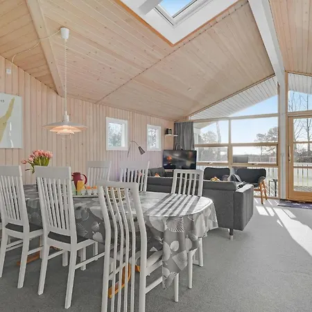 4 Bedroom Nice In Semesterbostad