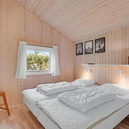 4 Bedroom Nice In Semesterbostad