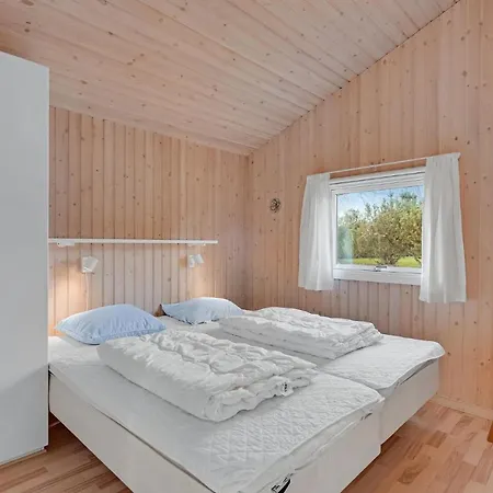 4 Bedroom Nice In Semesterbostad *