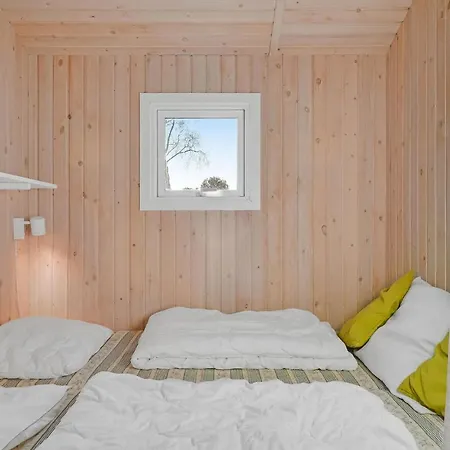 4 Bedroom Nice In Semesterbostad