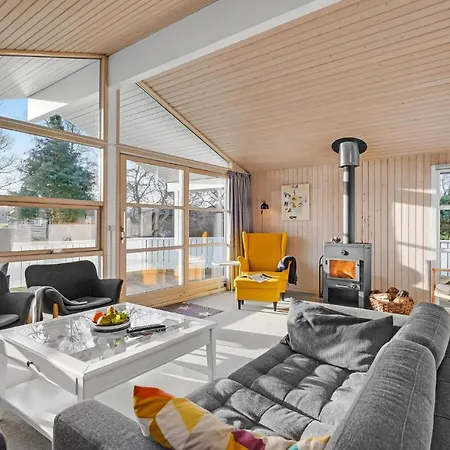 4 Bedroom Nice In Casa vacanze Nordenbro Vesteregn